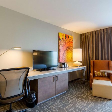 Hilton Garden Inn Салина Экстерьер фото