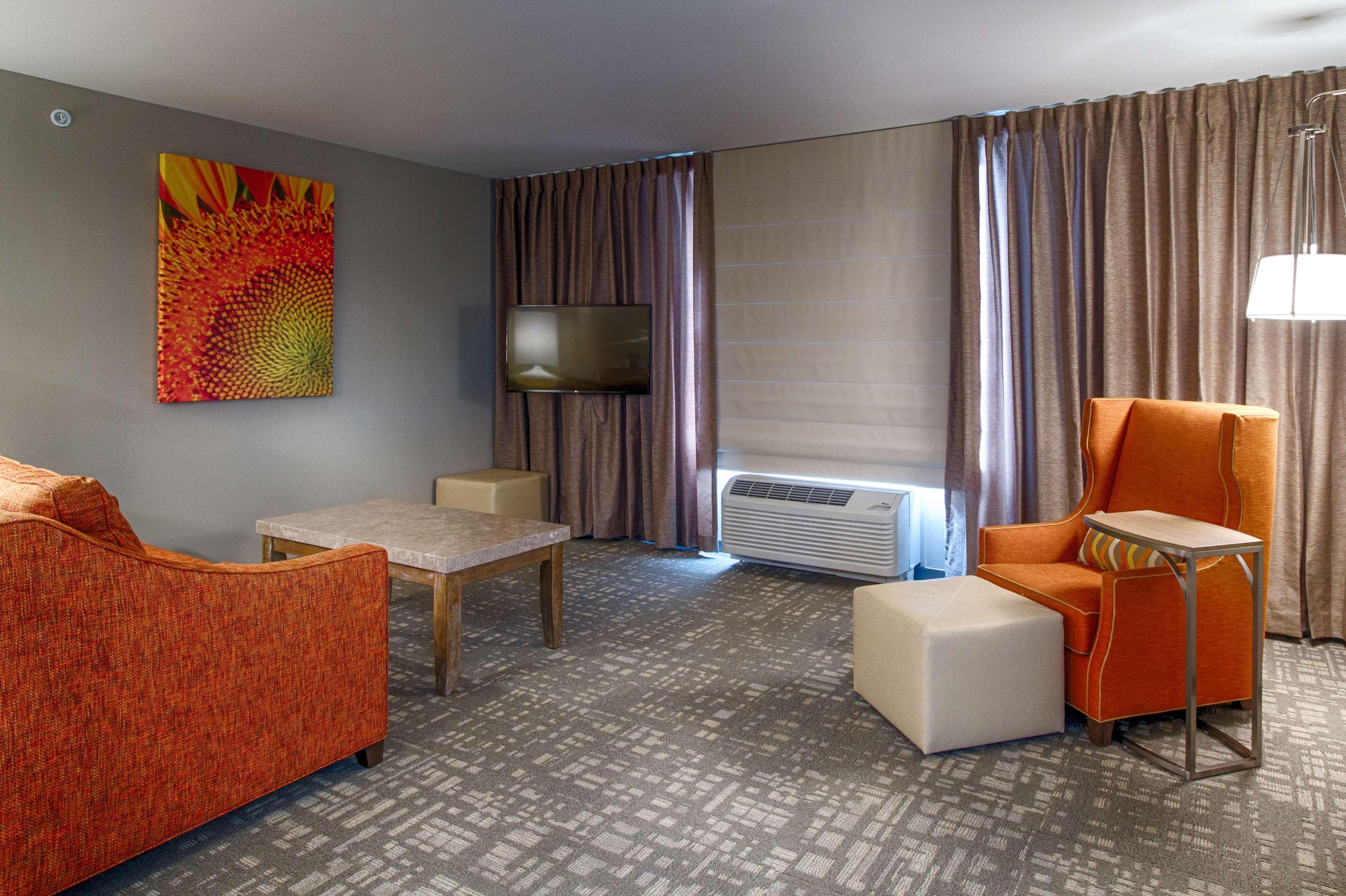Hilton Garden Inn Салина Экстерьер фото