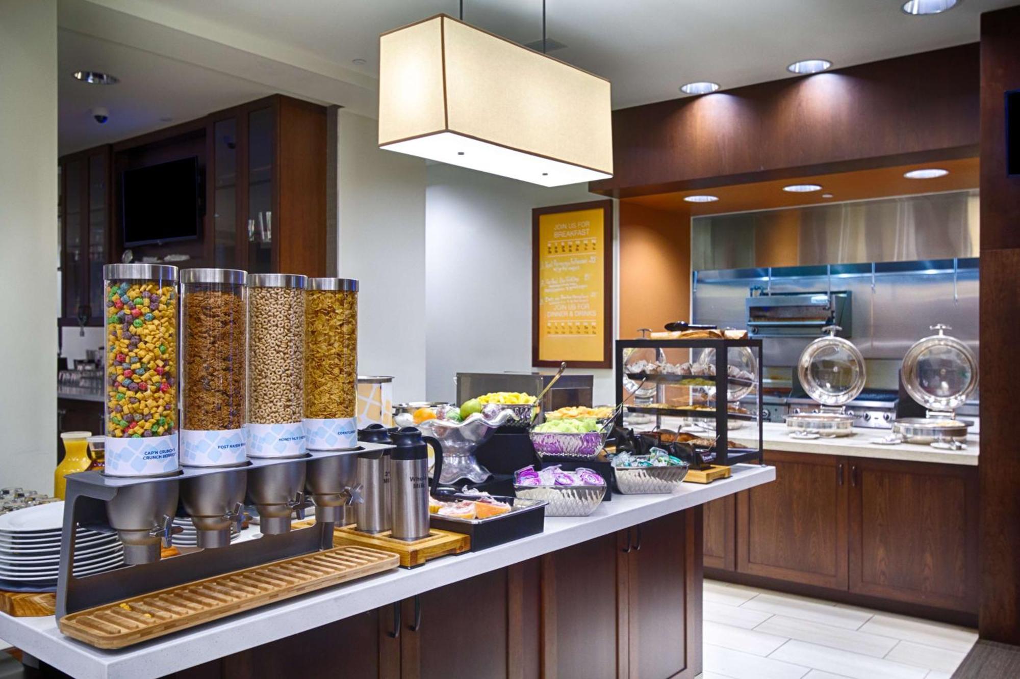 Hilton Garden Inn Салина Экстерьер фото